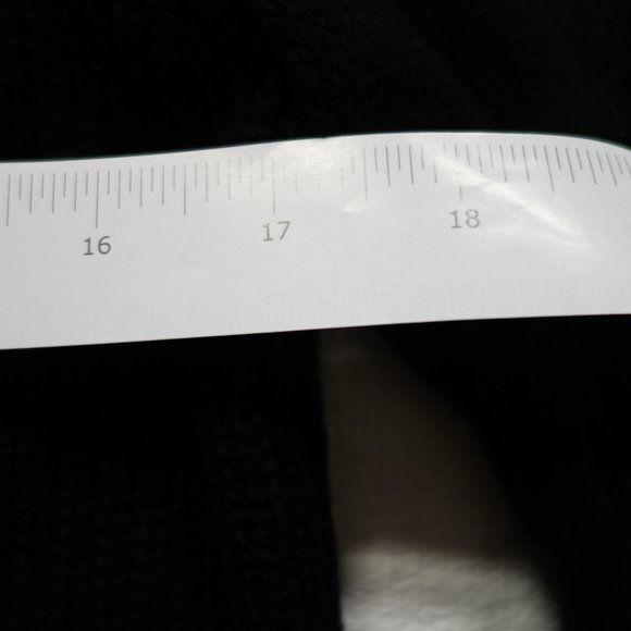 Yoon Sweater - Picture 8 of 10